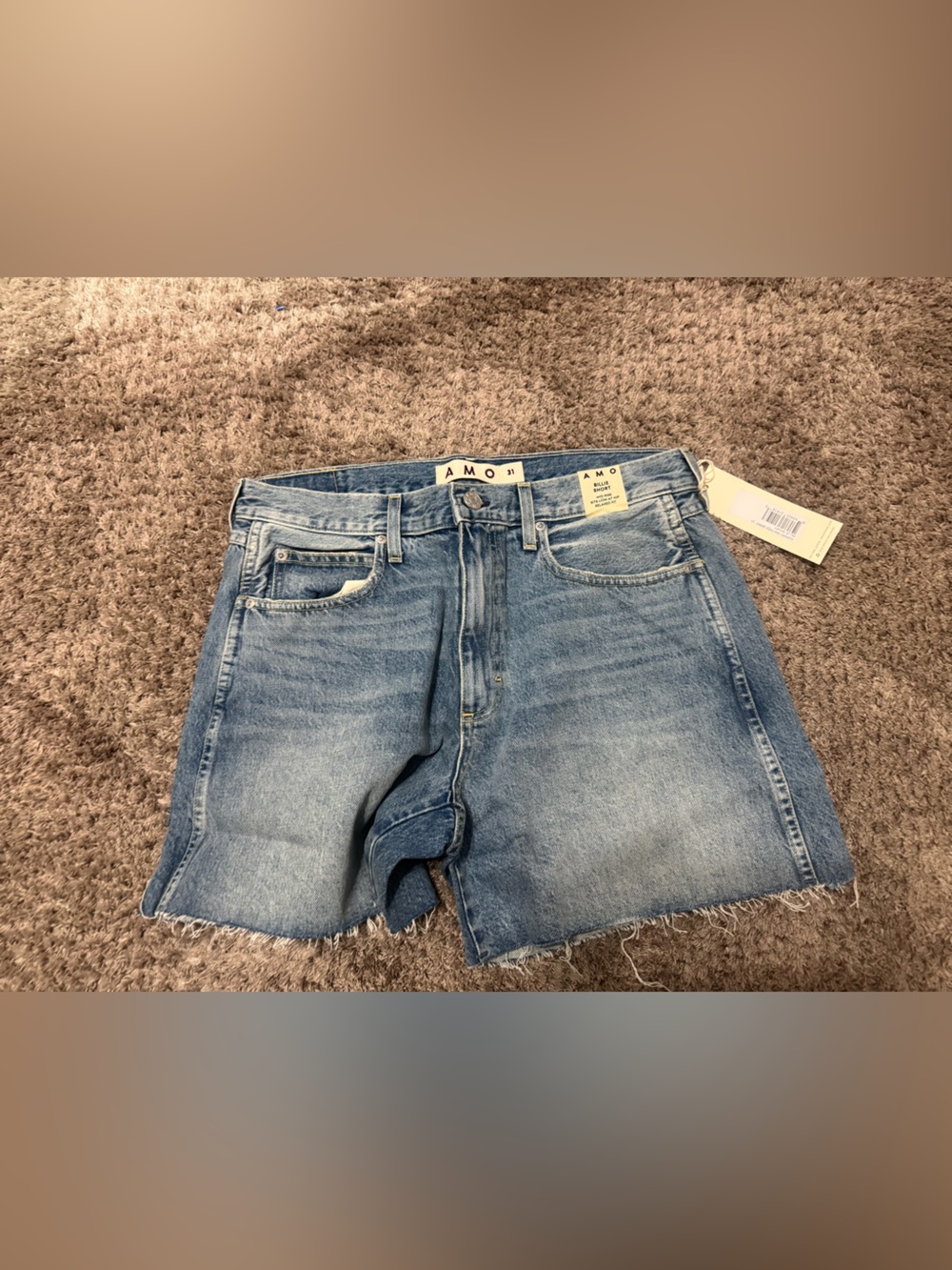 AMO
Billie Short - Picture 2 of 5